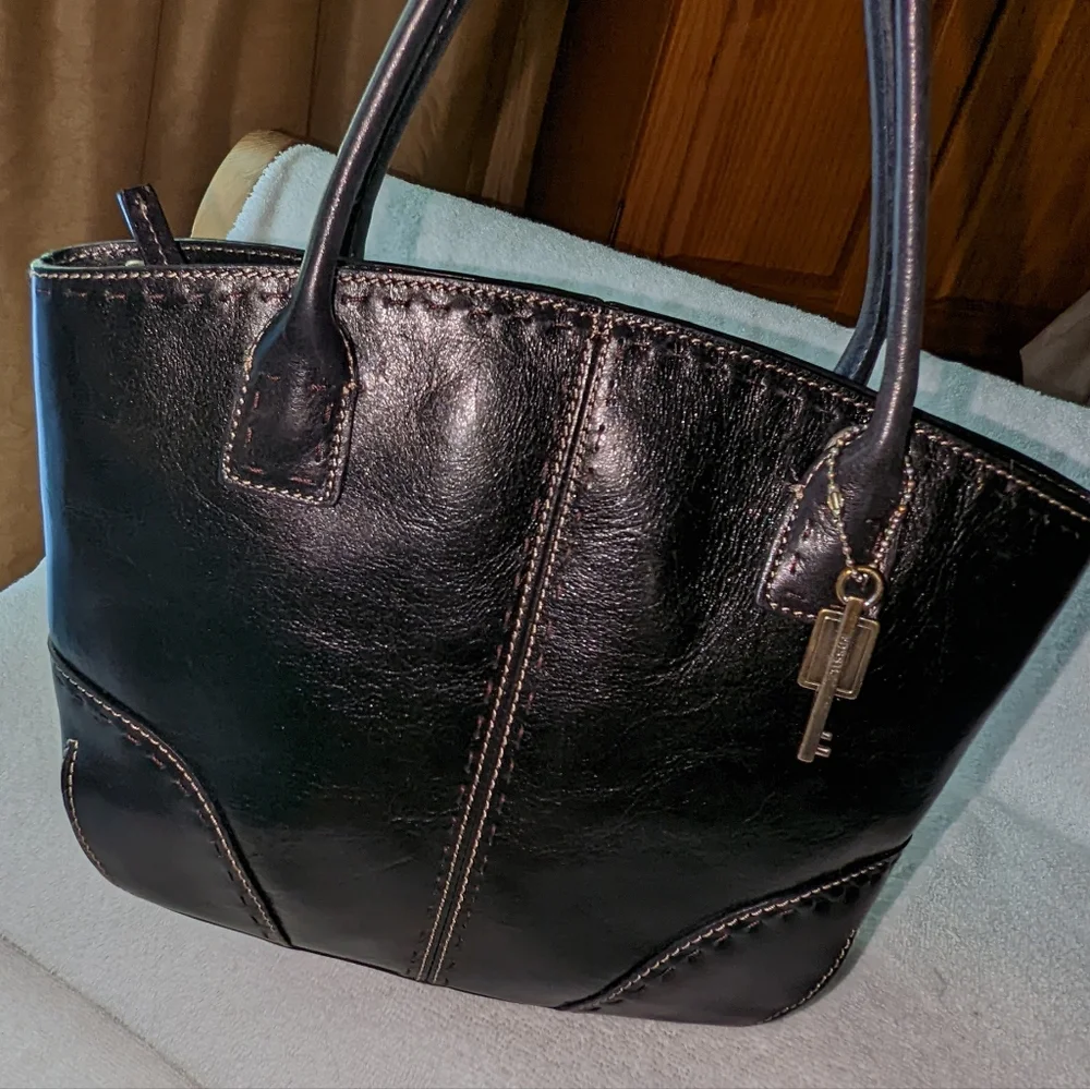 Fossil Sedona small black leather satchel bag.